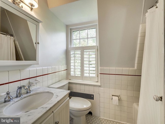 Foto del edificio - 3342 Reservoir Rd NW