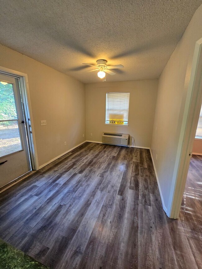 Foto del edificio - 734 8th St SE