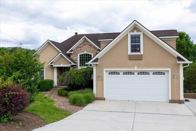 Foto del edificio - Bright and Spacious Home on Cascades Rd