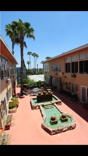 Building Photo - 928 N San Vicente Blvd