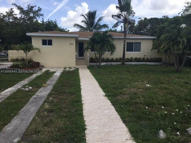 Foto del edificio - 805 NE 138th St