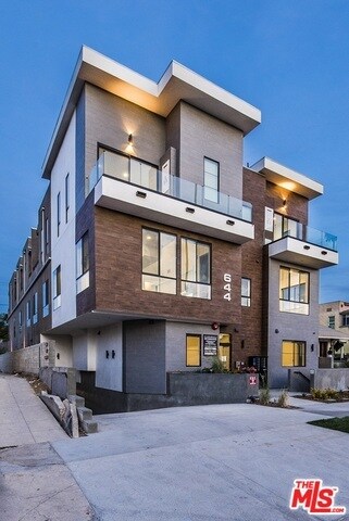 Building Photo - 644 N Normandie Ave