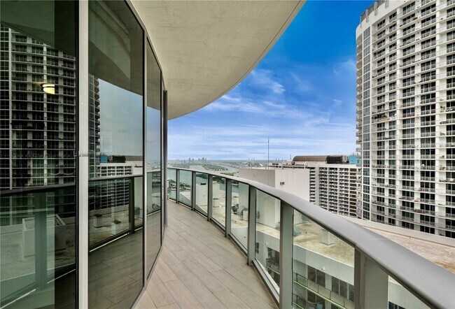 Foto del edificio - 1900 N Bayshore Dr