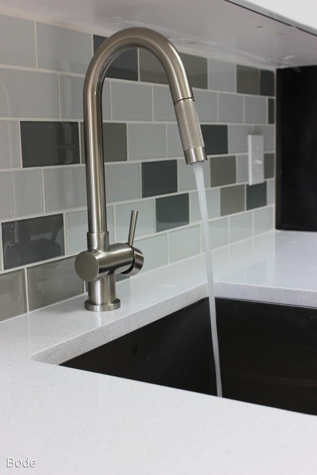 Foto del edificio - 1 br, 1 bath Apartment - 715 Nob Hill Ave N.