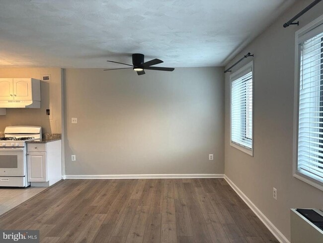 Building Photo - 1200 S Arlington Ridge Rd