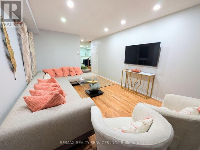 Building Photo - 5568 Freshwater Dr