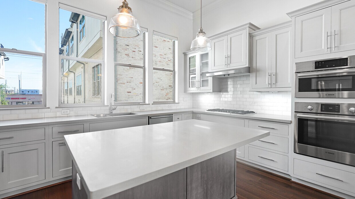 Foto principal - 4018 University Grove St