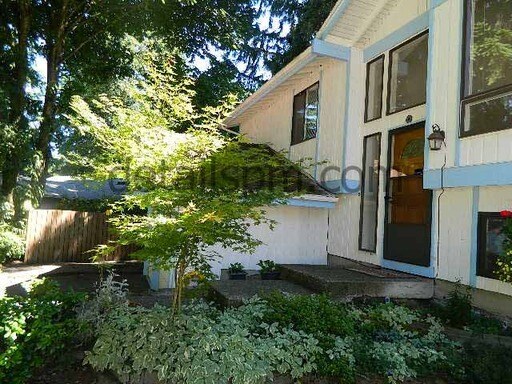 Building Photo - 5325 Pineridge Dr NE