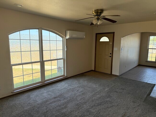 Foto del edificio - 1409 Harrell Ave