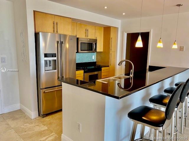 Foto principal - 10350 W Bay Harbor Dr