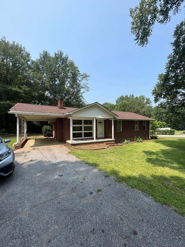 Foto principal - 109 Riley Rd N