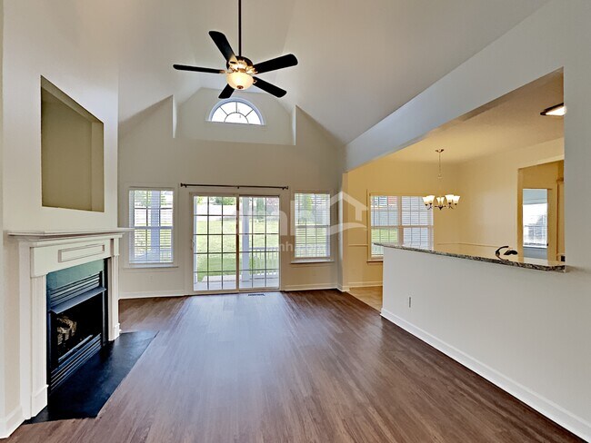 Foto del edificio - 563 Summit Way