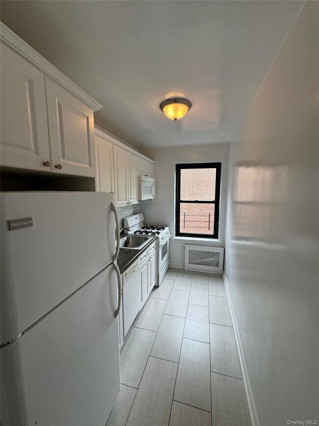 Foto del edificio - 65 Old Mamaroneck Rd
