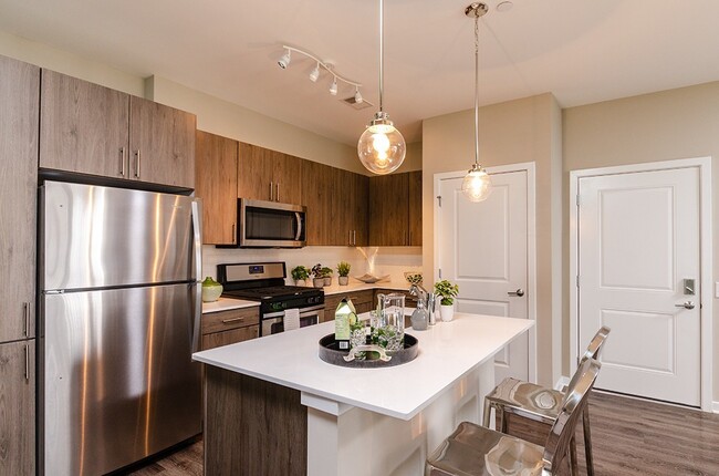 Building Photo - One Bedroom Luxury Apartment (Walk Up Buil...