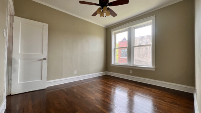 Building Photo - 6844 S Ridgeland Ave