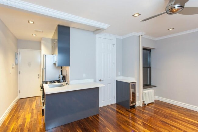 Building Photo - 1590 Lexington Ave