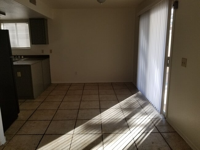 Building Photo - 6109 Crockery St