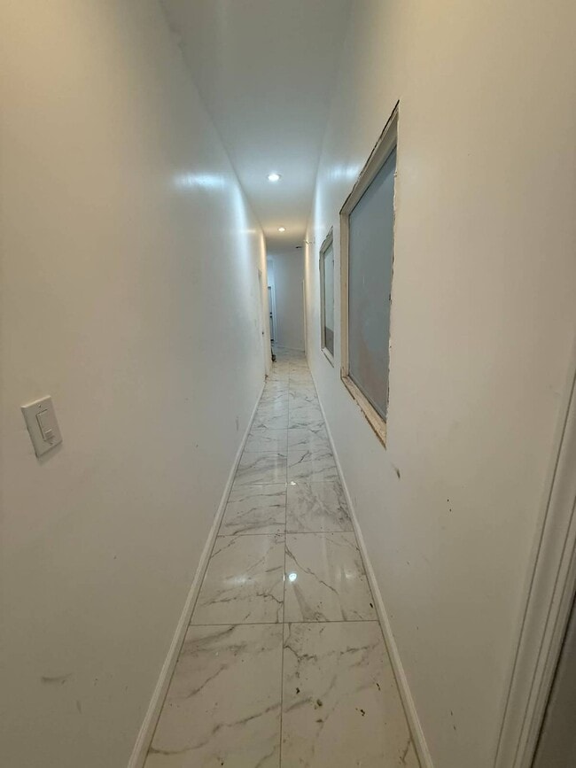 Building Photo - 246-04 Jericho Tpke