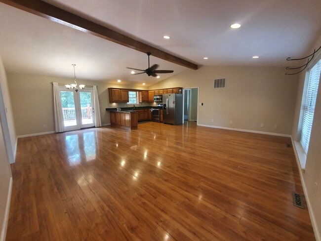 Building Photo - Home close to post