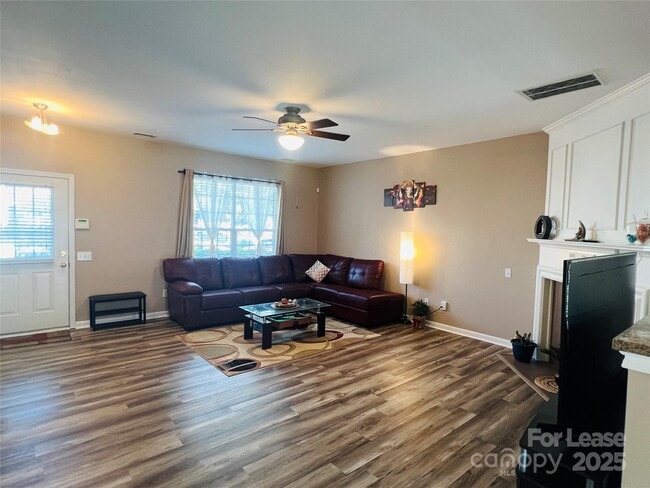 Building Photo - 3203 Mannington Dr