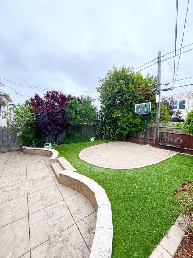 Primary Photo - Spacious and Centrally Located, Pet Friend...