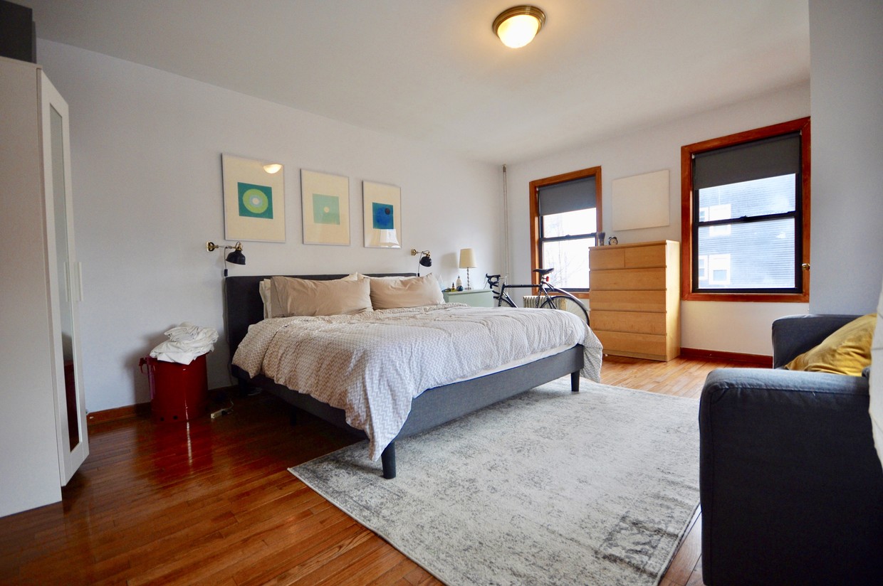 Primary Photo - 241 Bushwick Ave