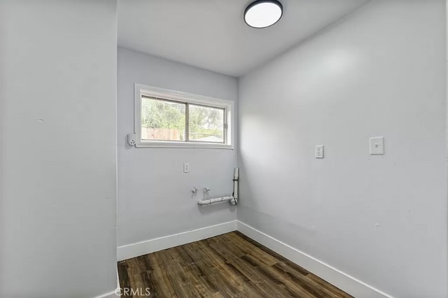 Foto del edificio - 2385 Elgin St