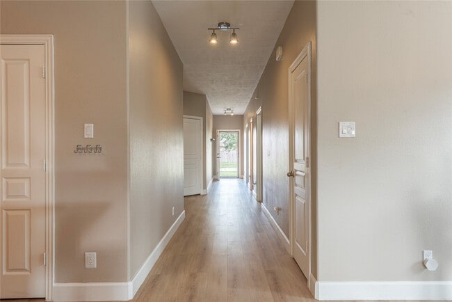 Building Photo - 111 Rustic Colony Ln