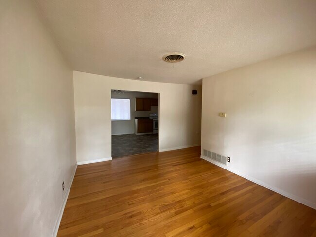 Building Photo - 1304 Harvey Dr