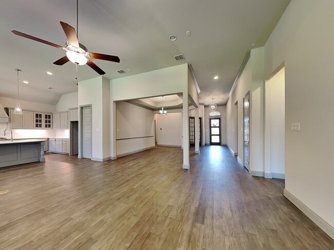 Building Photo - 614 Summer Oaks Dr