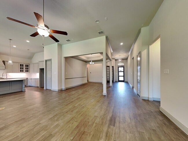 Foto del edificio - 614 Summer Oaks Dr