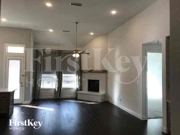 Foto del edificio - 816 Hollett Ct
