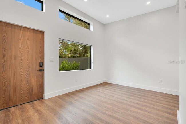 Foto del edificio - 218 E 8th Ave