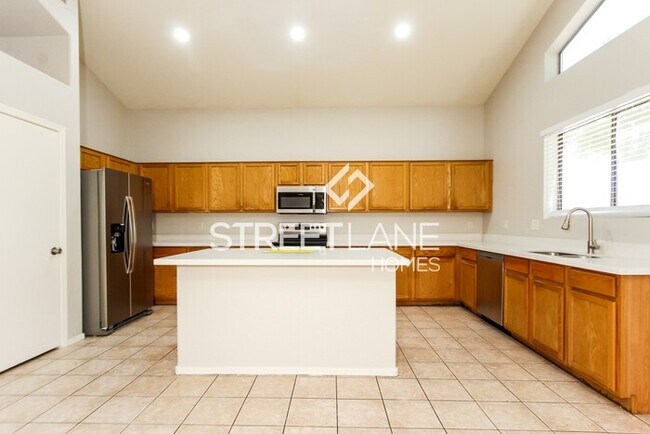 Building Photo - REDUCED! Spacious 5 bedroom home in El Mir...