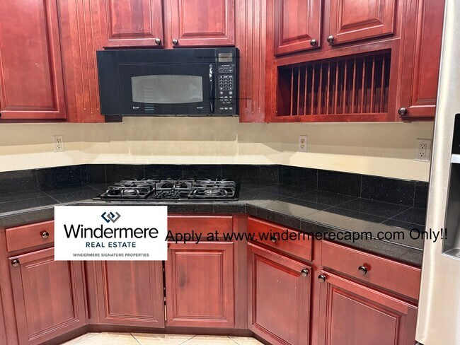 Foto del edificio - Welcome Home To This Well Maintained Immaculate Westlake Gated Community HOME!