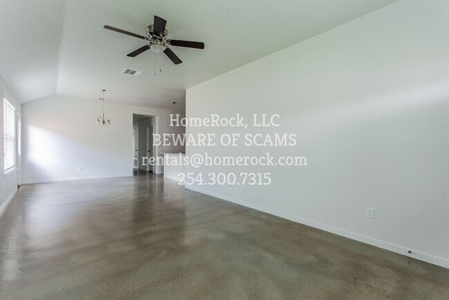 Foto del edificio - 3 Bedroom 2 Bath Available NOW