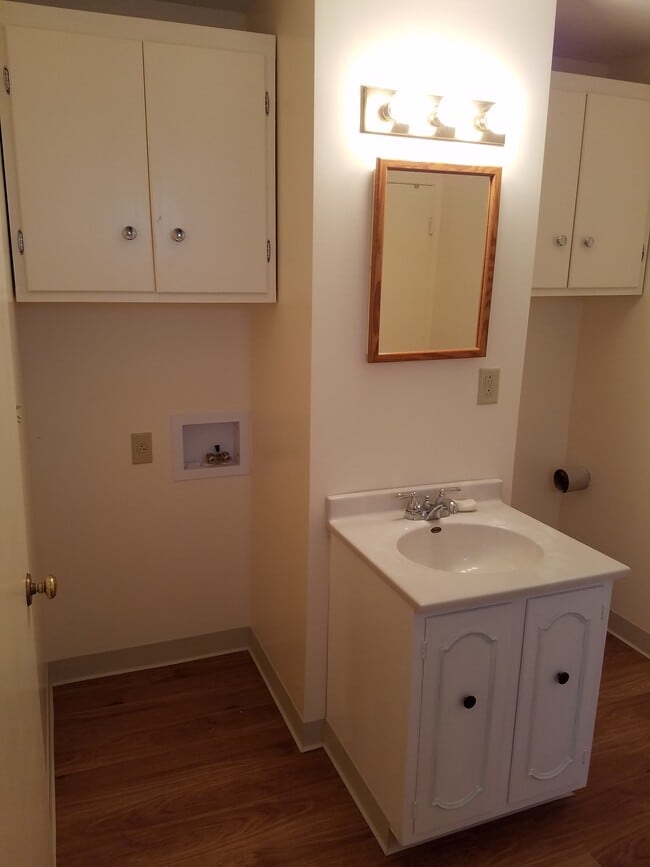 Building Photo - 914 Garfield St