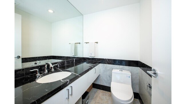 Foto del edificio - 150-156 W 56th St