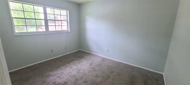 Building Photo - 580 Fairways Ln