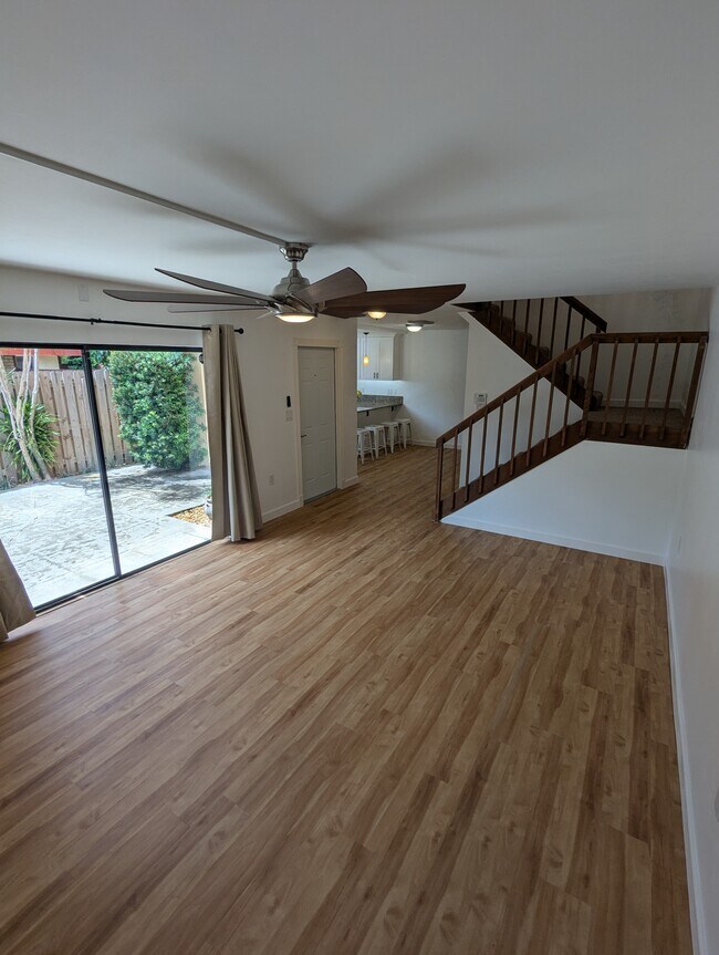 Foto del edificio - 3223 Gardens East Dr