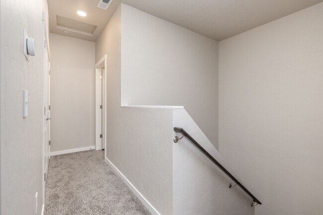 Foto del edificio - Wilson Creek Townhomes - $500 off with 6-months of free covered parking for move-ins by the end o...