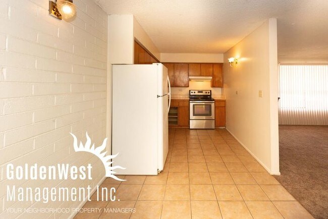 Building Photo - Turnkey 1Bdm 1Ba Near Light-rail!