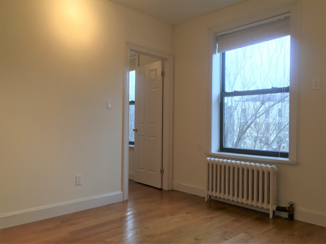 Primary Photo - 18 Commerce St