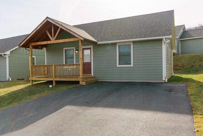 ¡Bienvenido a casa! - 586 Townhomes Pl