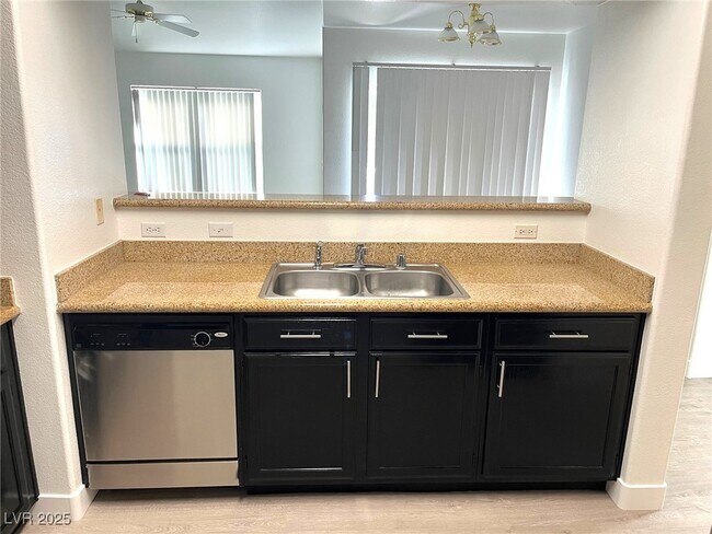 Building Photo - 7255 W Sunset Rd