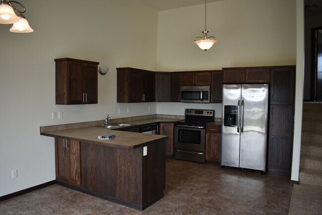 Foto del edificio - 3 Bed 3 Bath Twinhome Available!