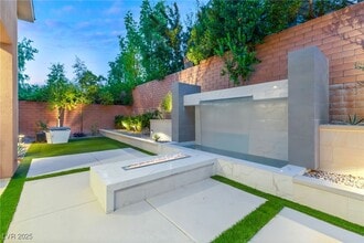 Building Photo - 19 Garden Rain Dr