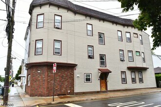 Building Photo - 139 Ray St