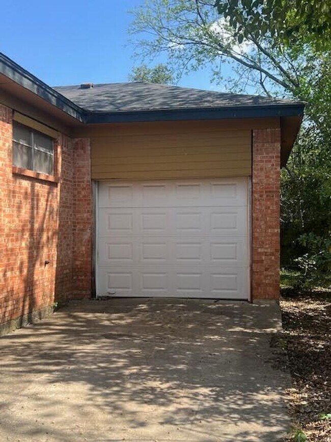 Foto del edificio - 1906 Bosque Blvd