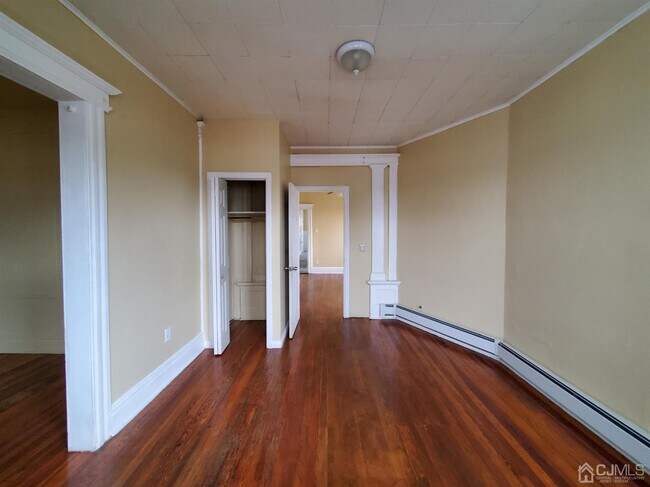 Building Photo - 104 21st St